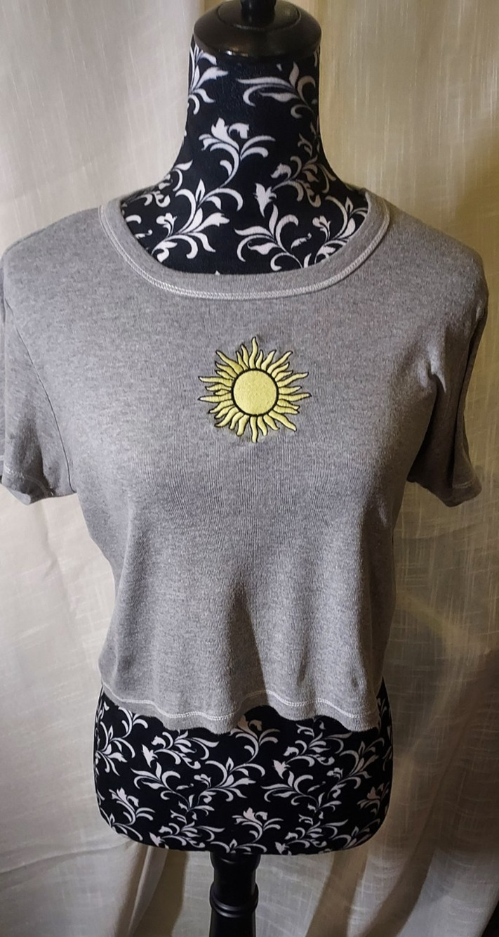 Modern Lux Gray Sun Embroidered Short Sleeve Crop Top Women's Size XLarge